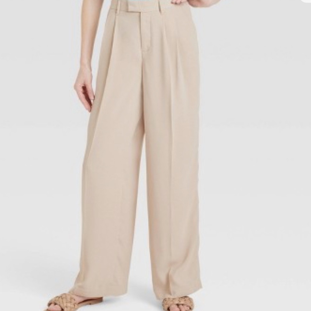 NWT High-Rise Wide Leg Pants
